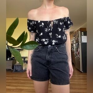 Amuse Society Black Floral Print Off Shoulder Shirt in Size Small